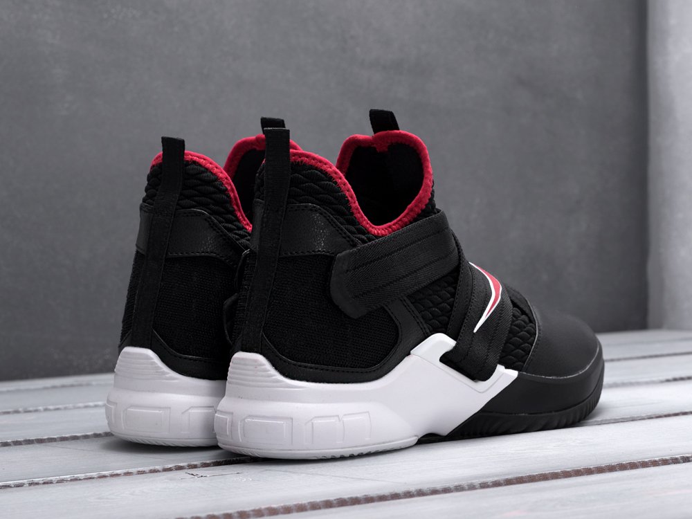 Nike Lebron Soldier 12