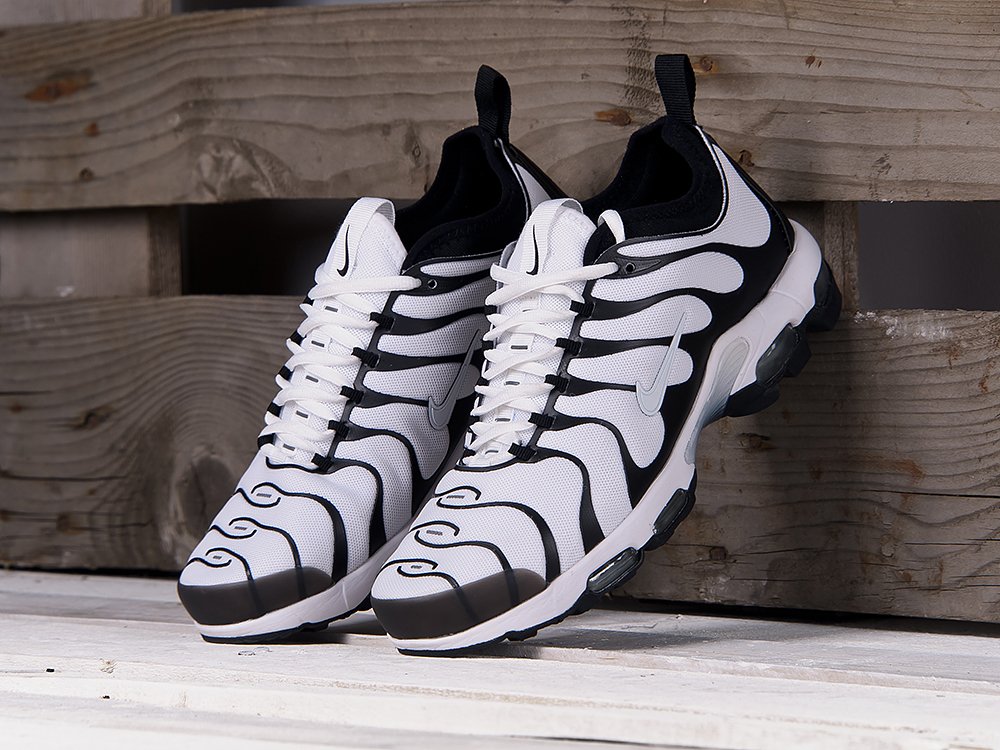 Nike air max plus tn ultra white and black best sale