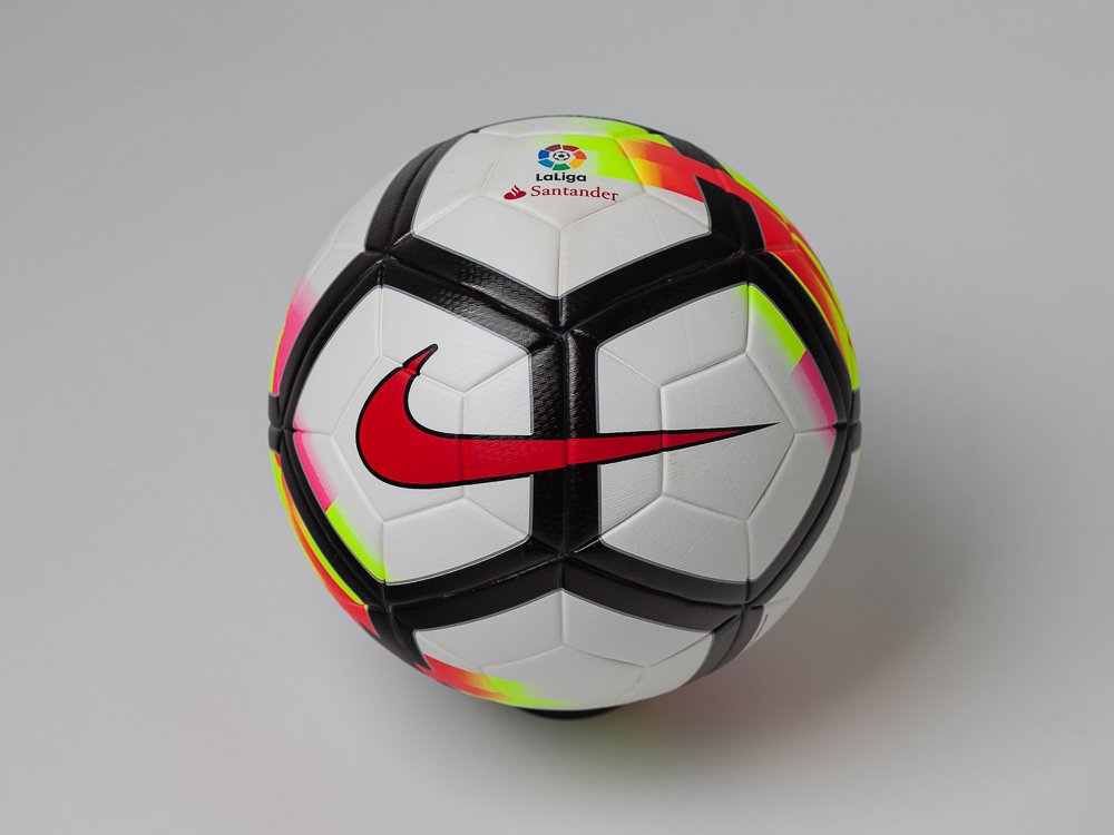 Самые крутые мячи. Футбольный мяч найк. Футбольный мяч найк 2017. Мяч найк белый. Мяч найк 4ка.