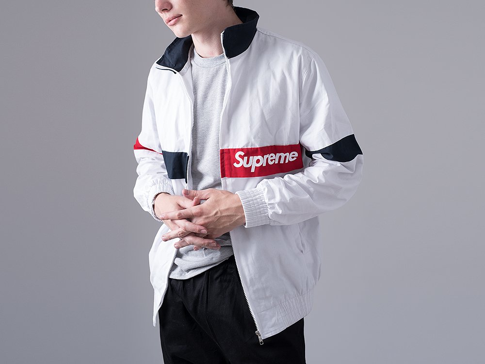 Monochrome одежда. Supreme олимпийка. Костюм Суприм. Белая олимпийка TNF Supreme. Олимпийка Суприм коллаборация.