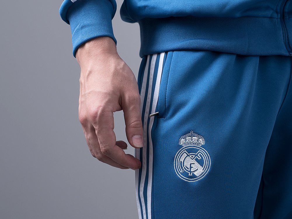 Sporting интернет магазин. Спортивный костюм adidas FC real Madrid. Adidas спортивки real Madrid. Костюм Реал Мадрид адидас. Спортивный костюм adidas real Madrid 2012.