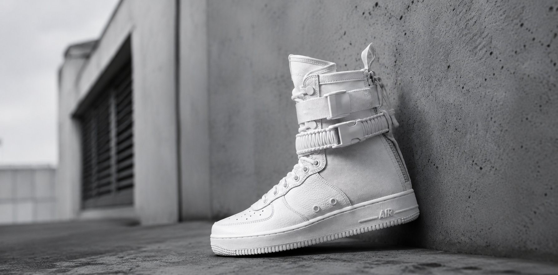 Nike SF Air Force 1 с высоким воротником и ремешками
