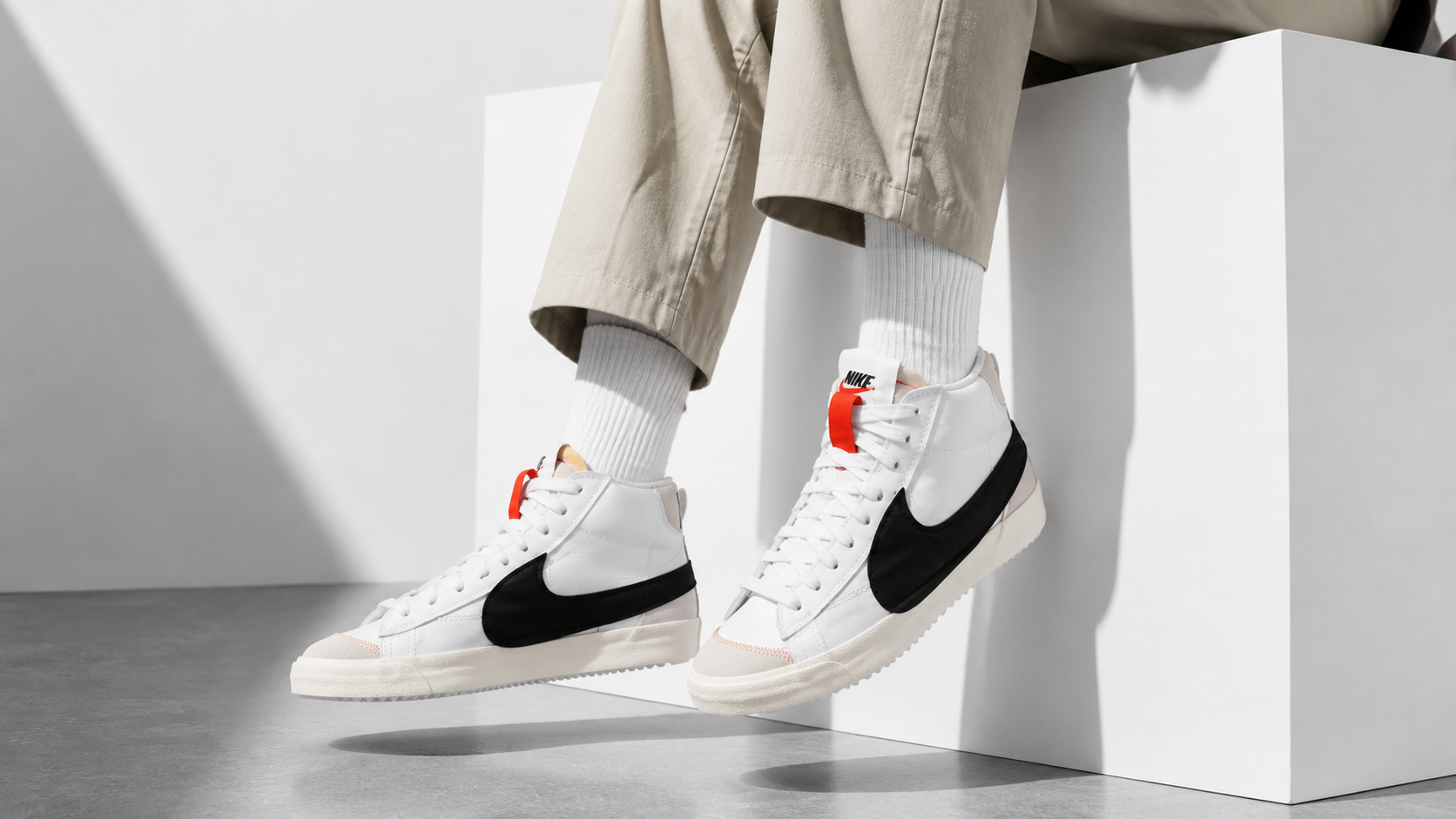 Nike Blazer Mid &rsquo;77 Jumbo на ноге &mdash; высокий профиль и посадка вокруг щиколотки