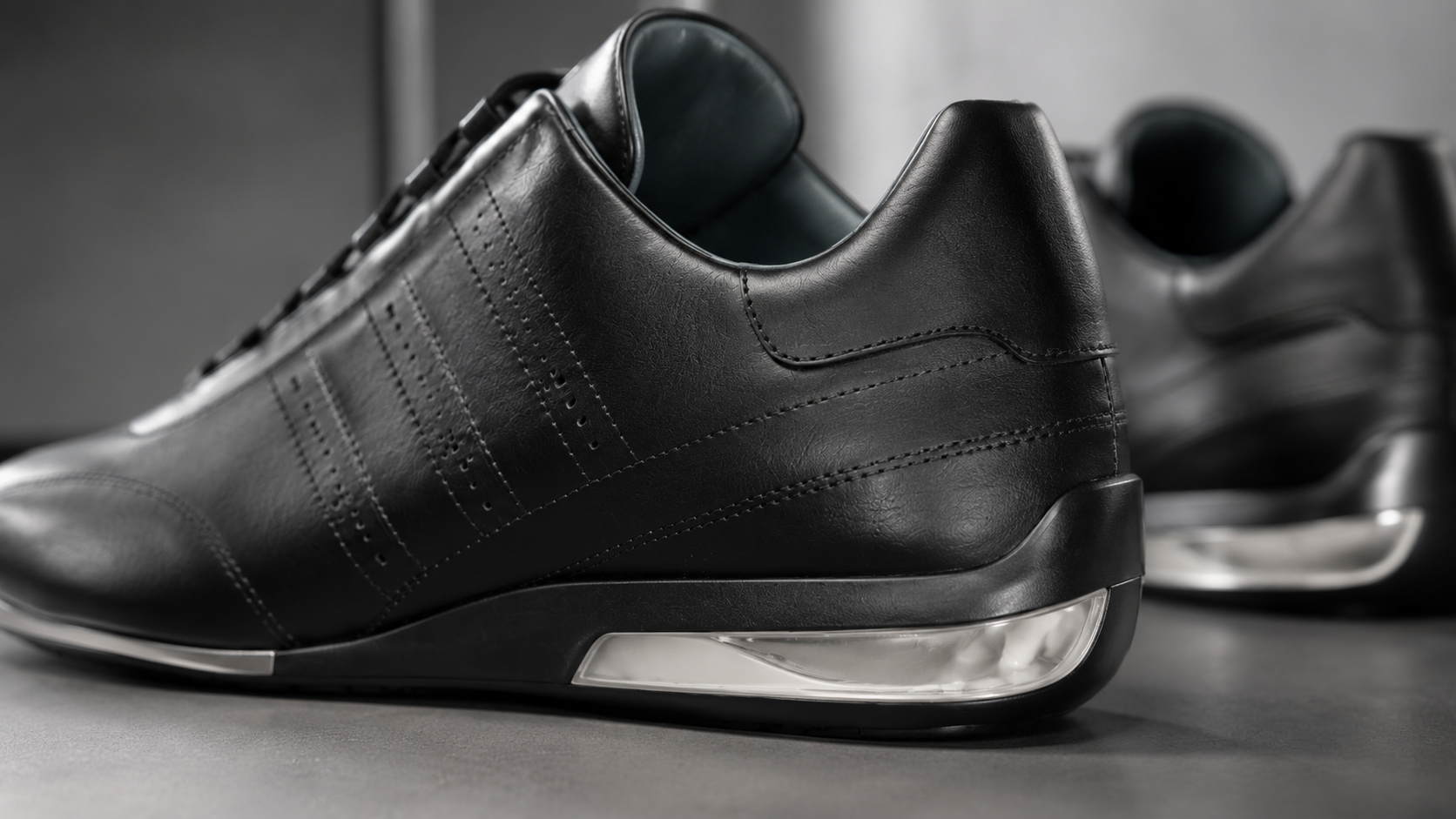Кожаный верх и пяточная часть adidas Porsche Design S3 крупным планом