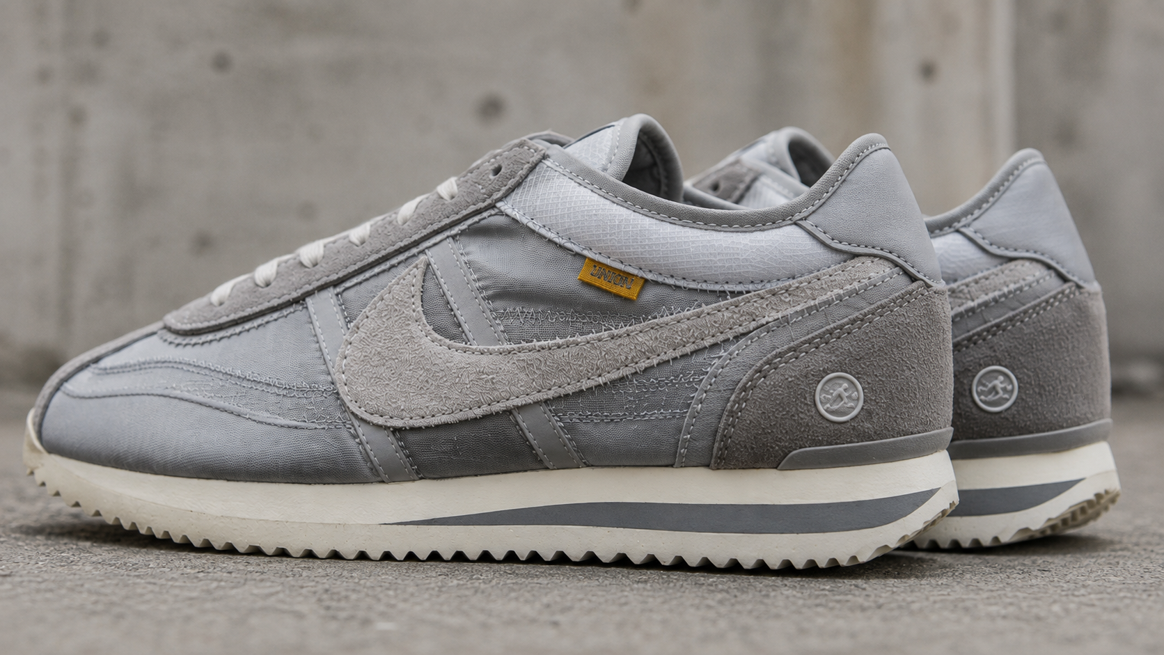 Визуальное сравнение многослойного Union x Nike Cortez и более минималистичного Cortez