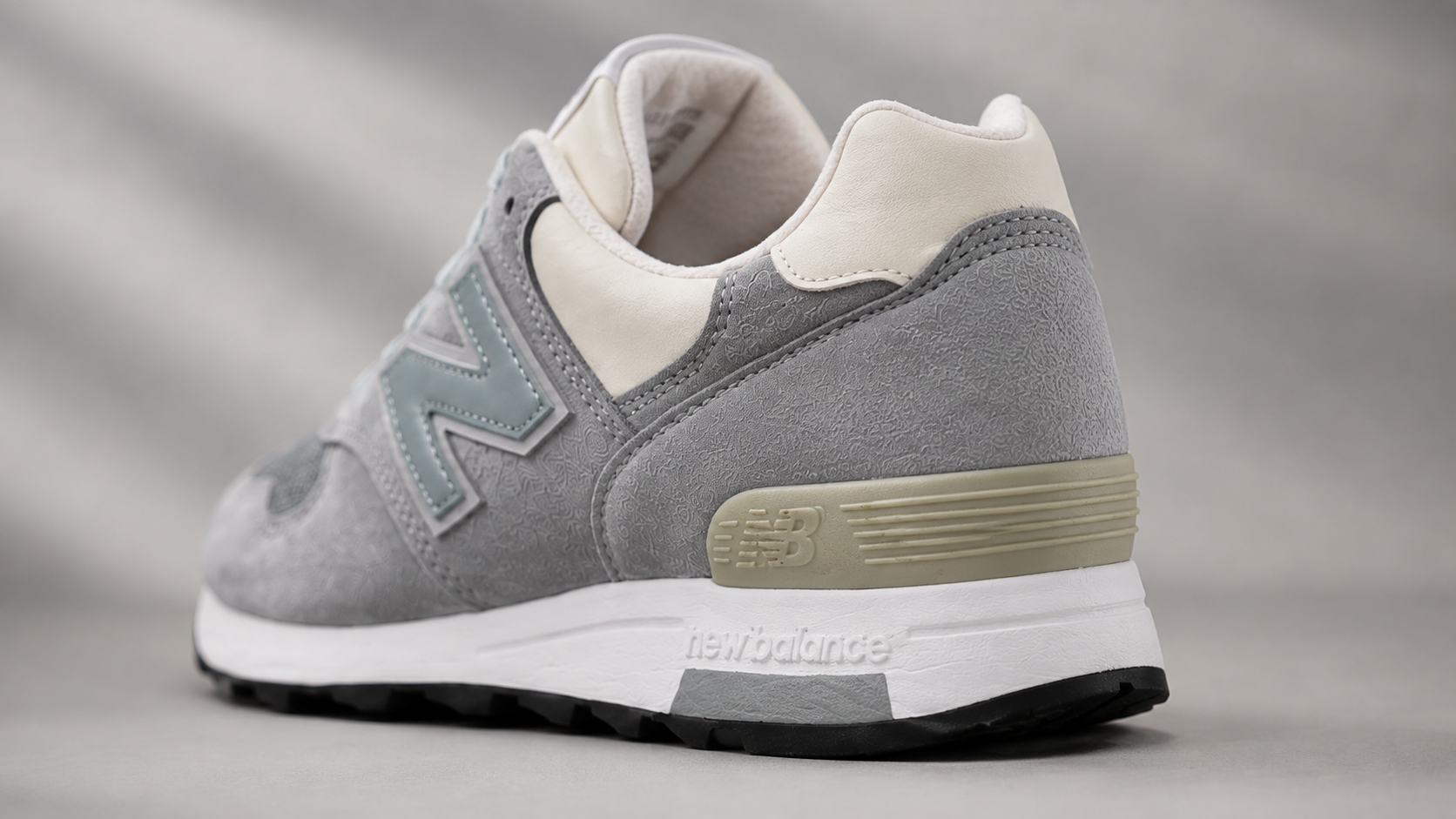 Мидсоль New Balance M1400, боковой крупный план
