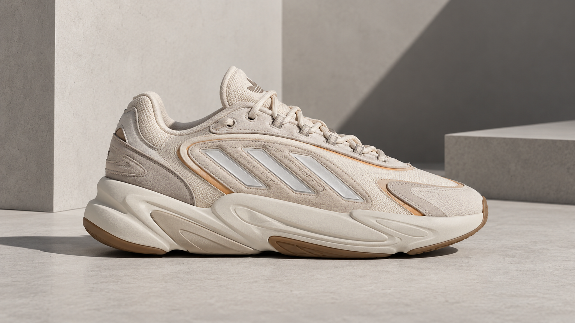 Боковой профиль adidas Ozelia арт. 40508 с многослойным верхом и массивной подошвой