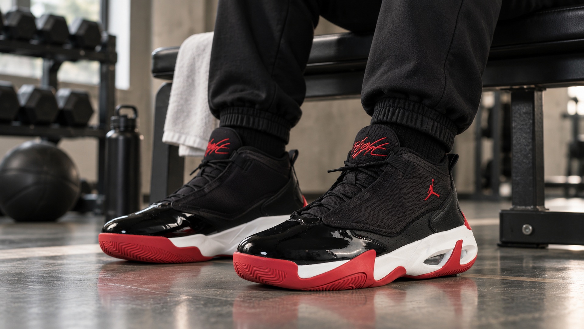 Jordan Max Aura 4 на ноге в помещении: оценка объёма и посадки