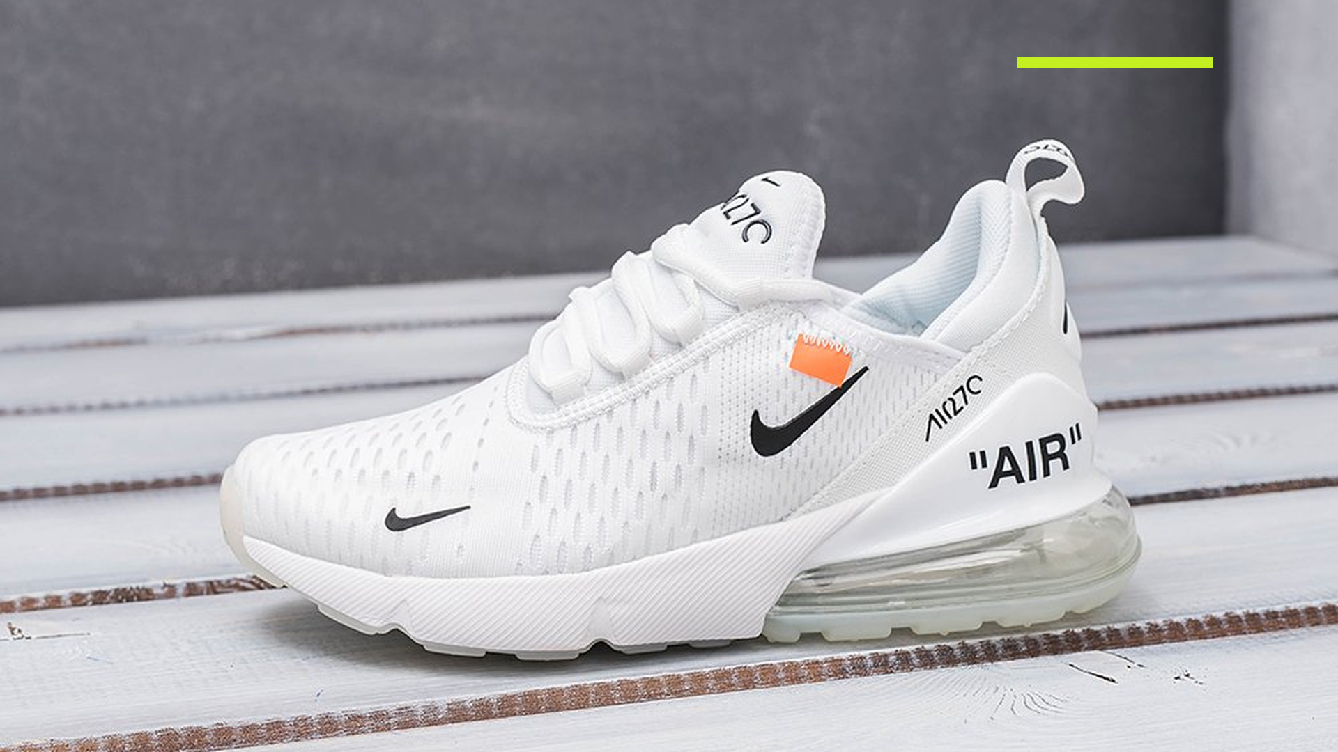 Боковой ракурс белых Nike Air Max 270 арт. 10525 с текстильным верхом и пяточной Air-секцией.