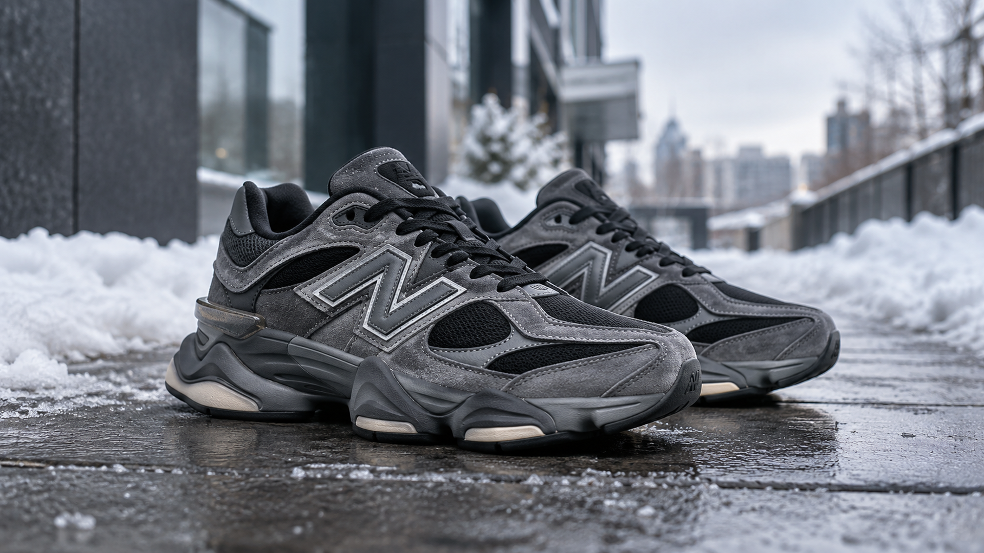 Зимние кроссовки New Balance в городской зимней среде
