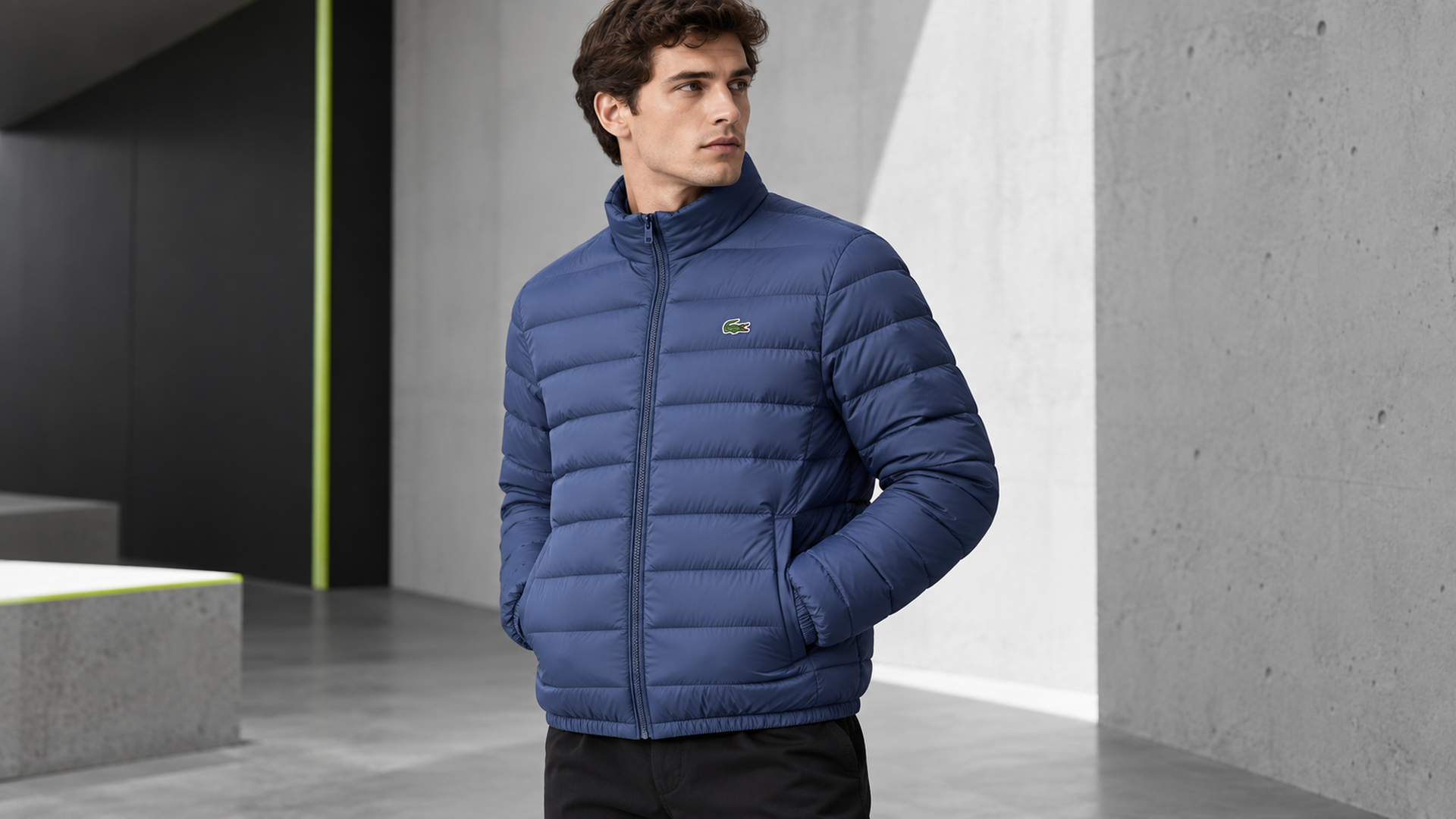 Куртка Lacoste арт. 40574: короткий стёганый силуэт, воротник-стойка и детали конструкции