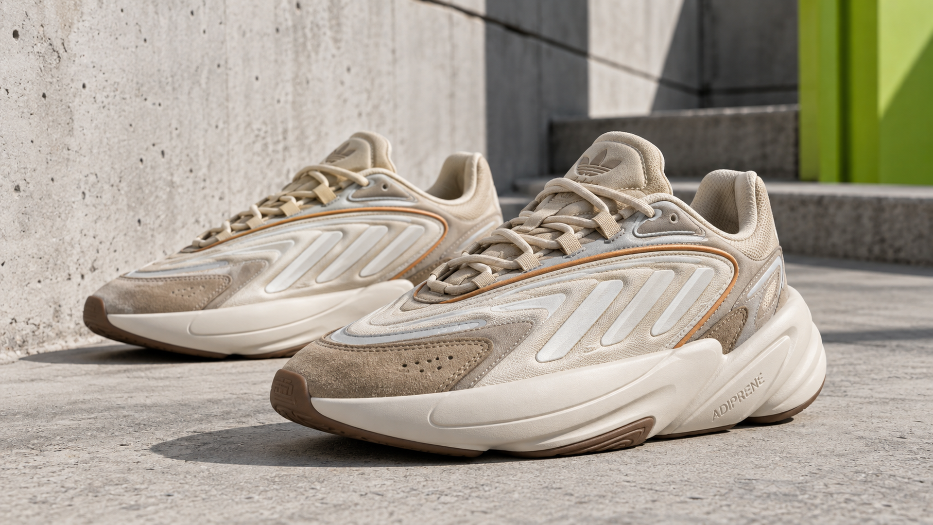 Бежево-белые кроссовки adidas Ozelia арт. 40508 в городской editorial-сцене