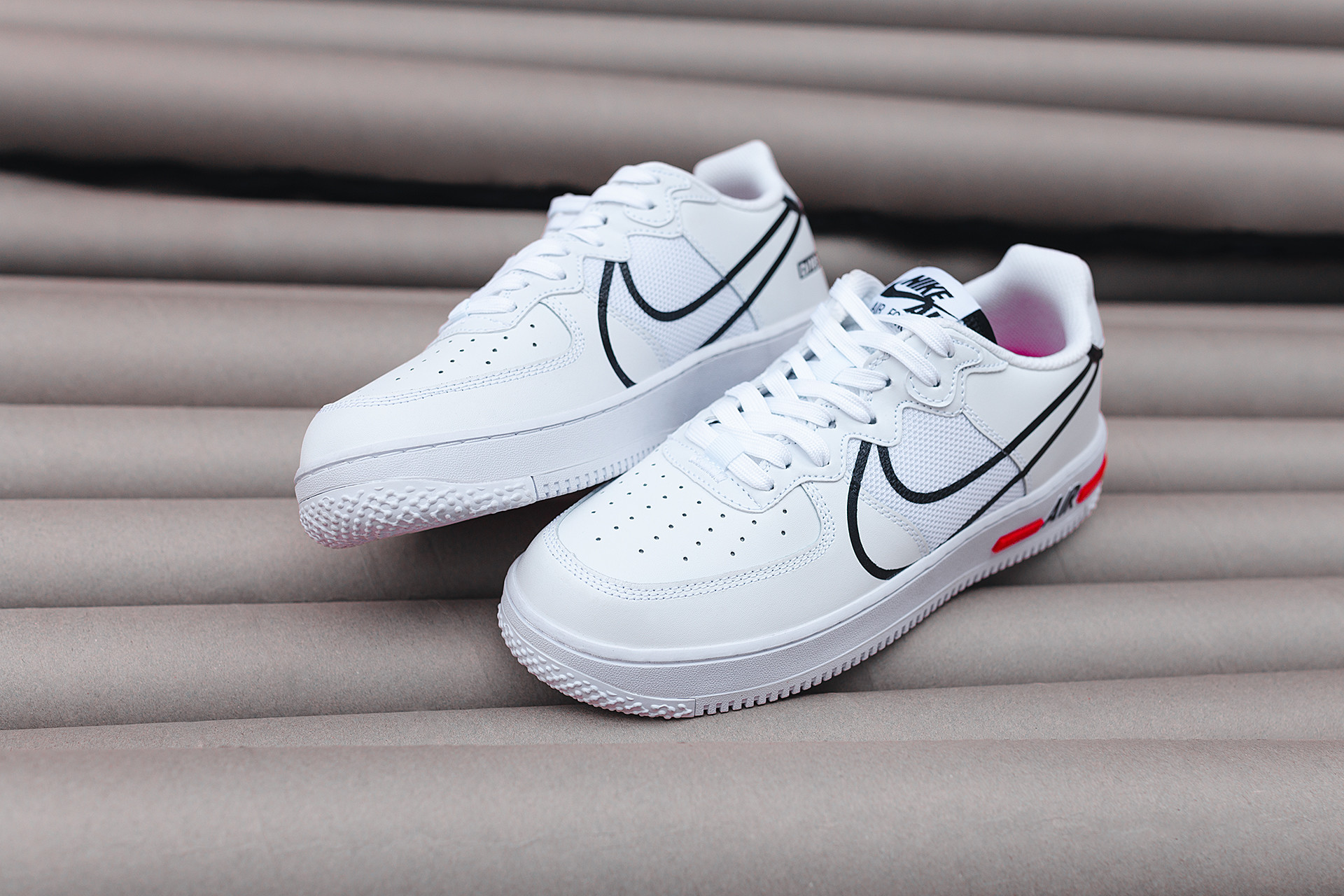 Air force 1 react white/black hotsell