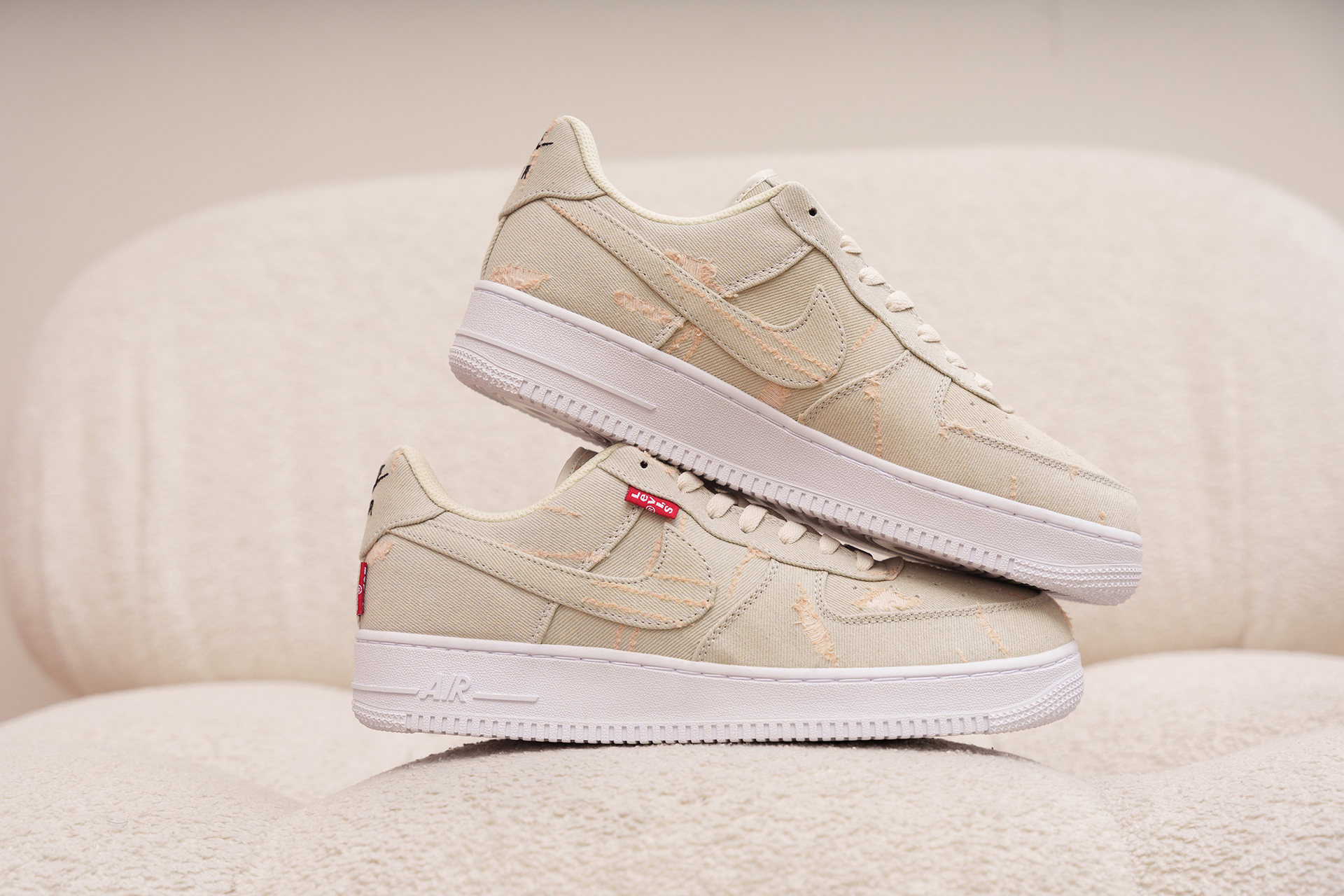 Levi's air outlet force