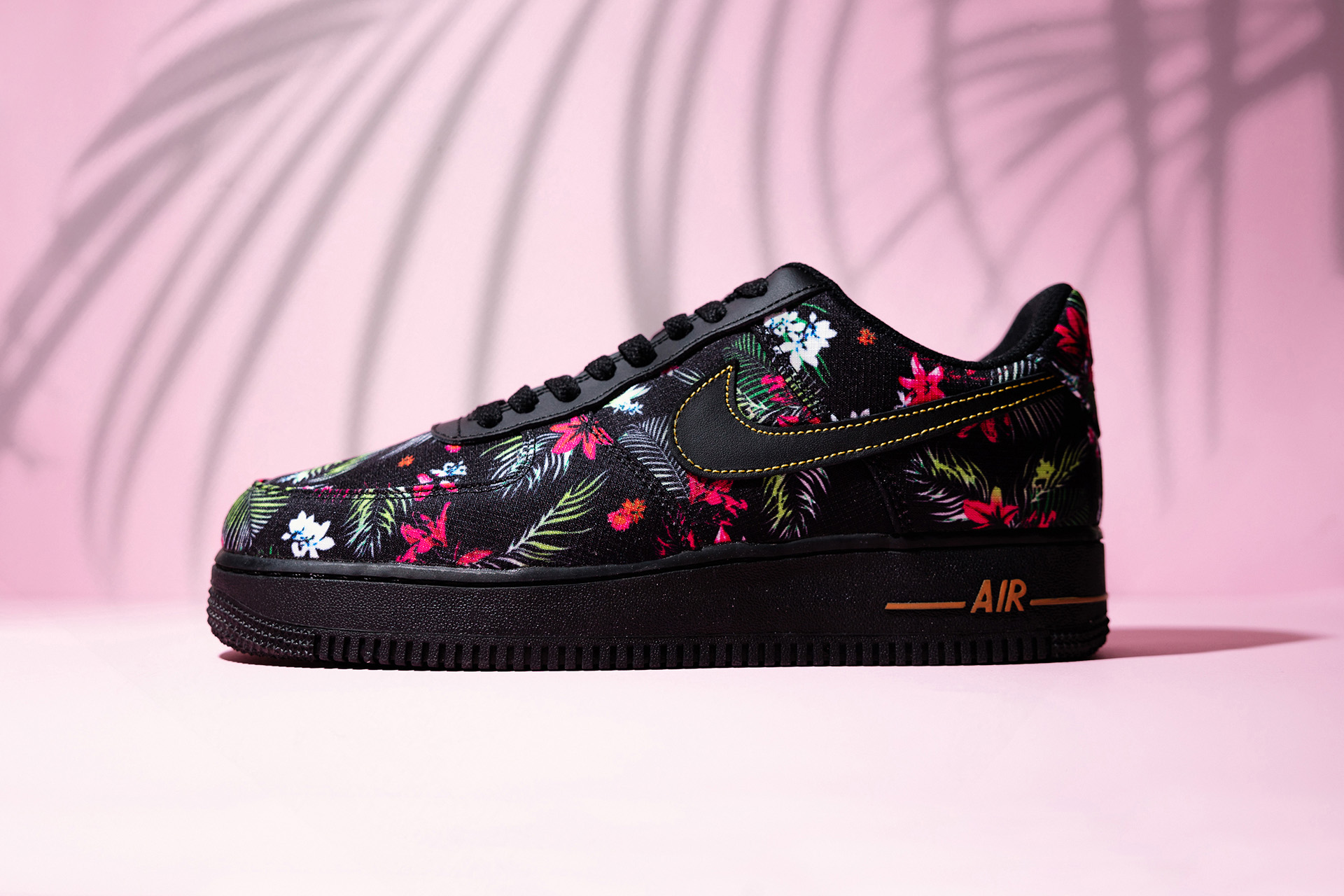 Nike air store force floral