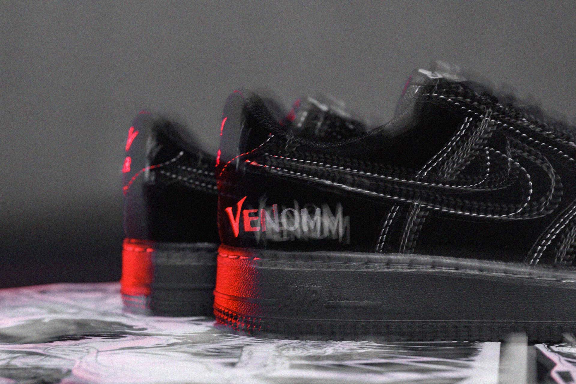 NIKE AIR FORCE 1 LOW VENOM