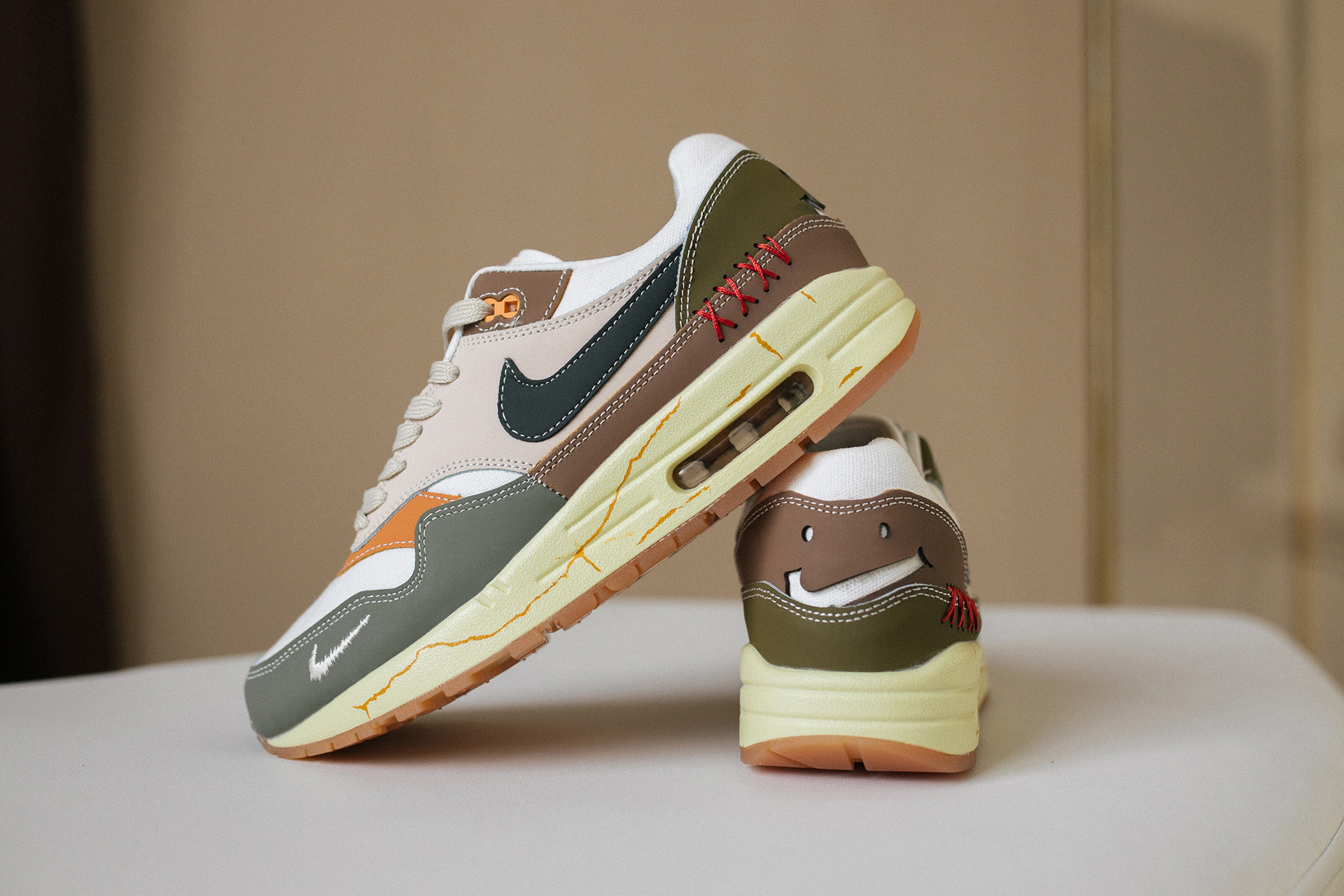 NIKE WMNS AIR MAX 1 PREMIUM AIR MAX DAY WABI SABI