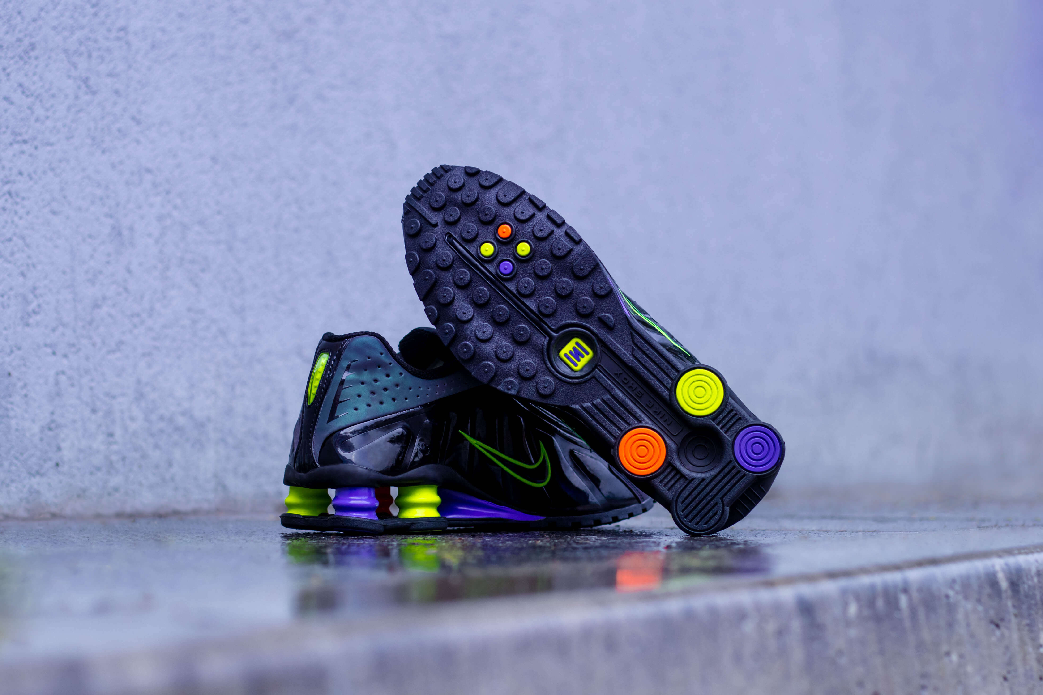 Nike shox neon best sale