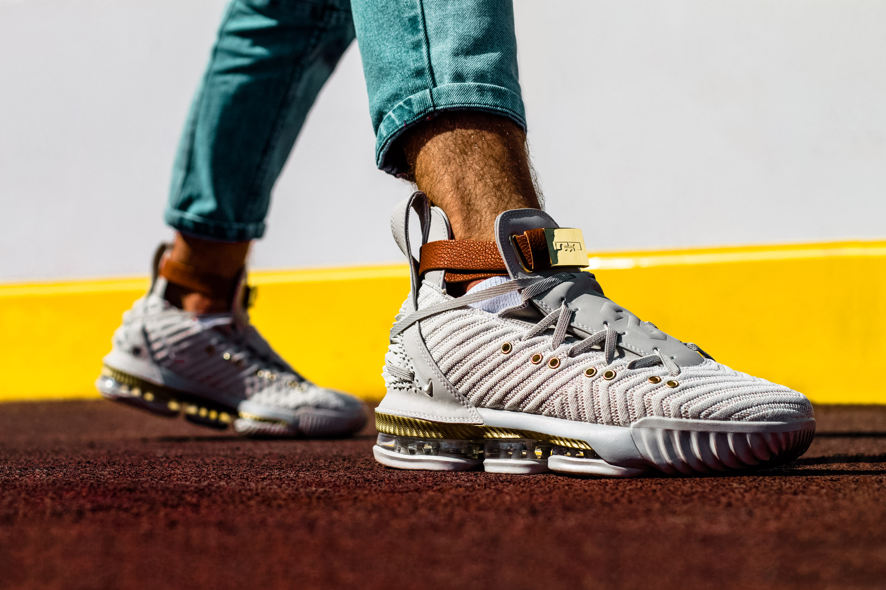 High top sale lebron 16